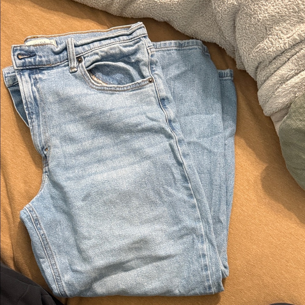 Abercrombie & Fitch Light Wash High-Rise Jeans